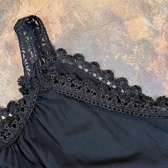 Swimsuits For All Vera Black Crocheted Cold Shoulder Coverup 6/8 - Picture 3 of 12